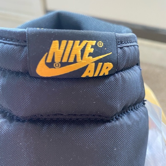 Air Jordan 1 Retro High OG - Picture 4 of 7